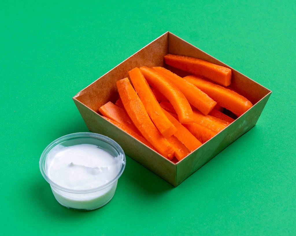 Carrot Stick With Labneh / قطع الجزر مع اللبنة