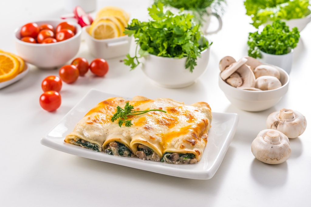 كانوليني محشية بالفطر والسبانخ