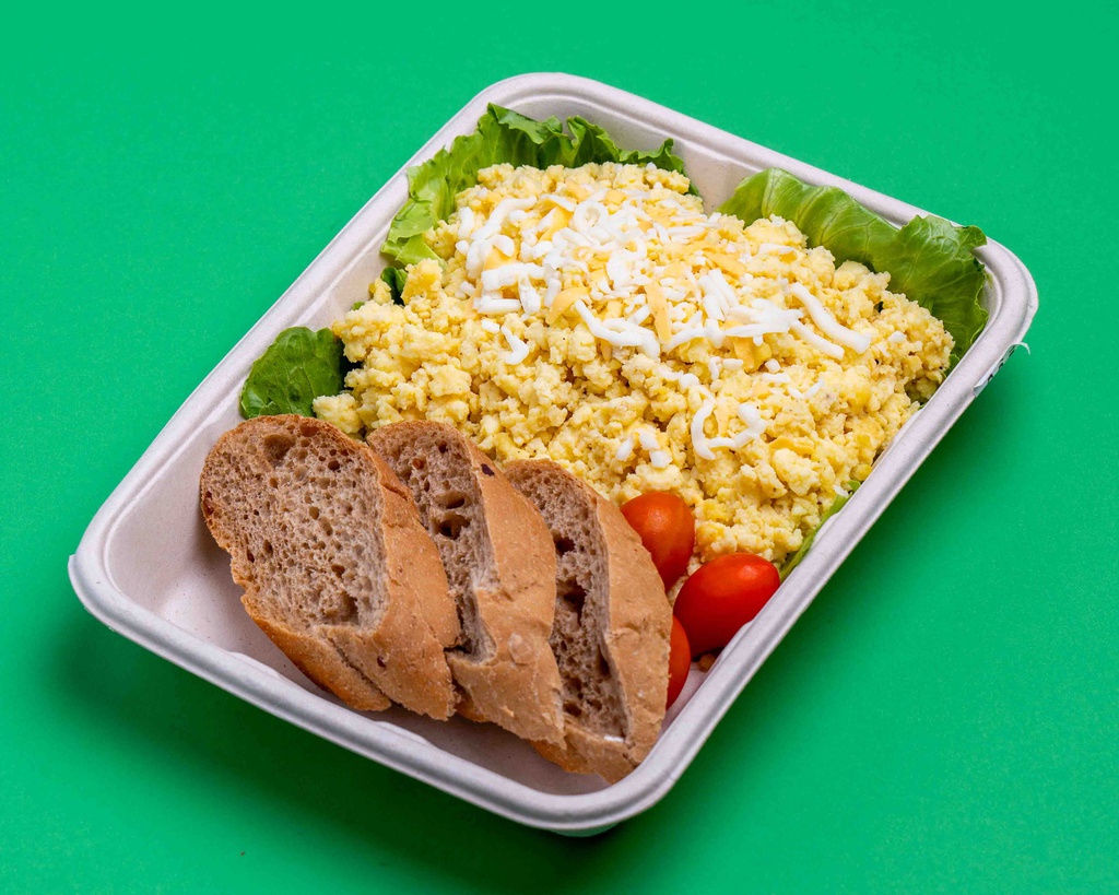 Scrambled Eggs w Cheese/ بيض مخفوق مع جبن