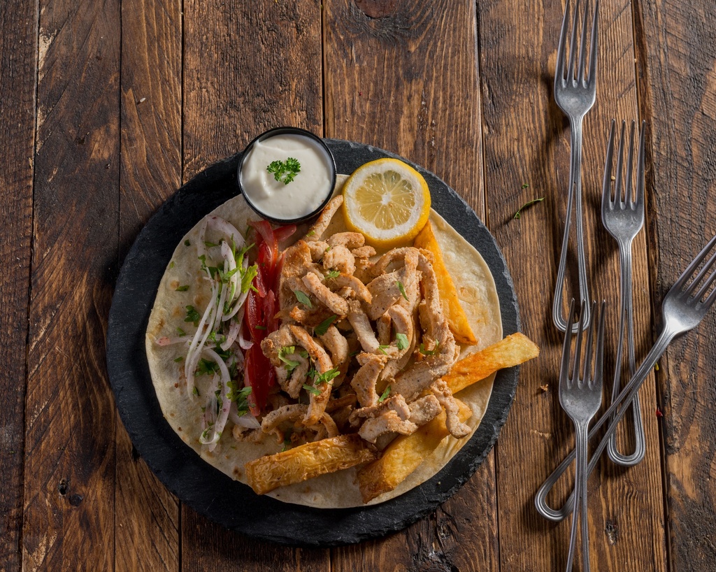 CHICKEN SHAWARMA PLATTER GARLIC SAUCE / شاورما الدجاج مع الثوم