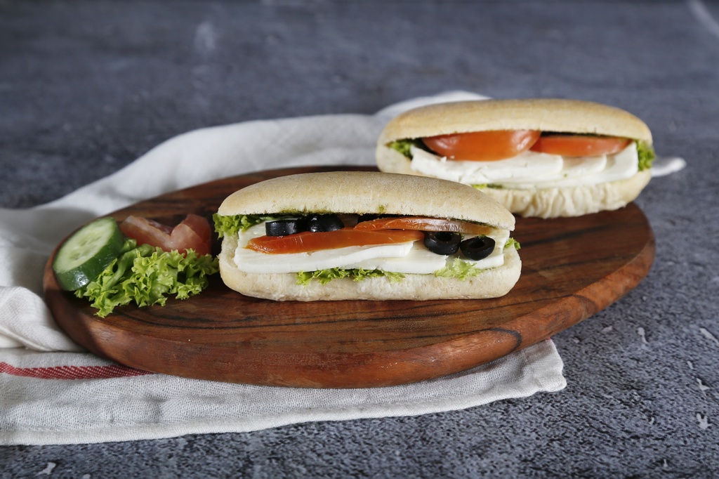 Panini Halloumi with black olives / حلومي بانيني بالزيتون الأسود
