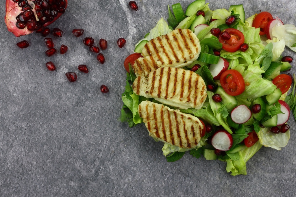 Oriental Halloumi Salad / سلطة حلوم شرقية