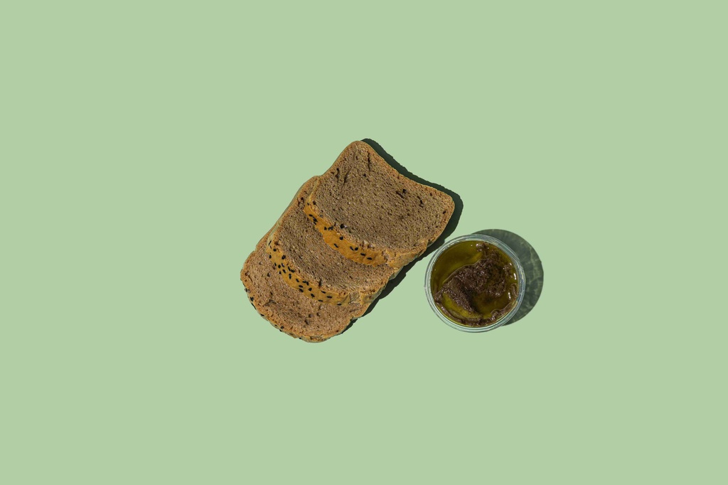 Rusk W Labneh Avocado  /بقسماط و لبنة أفوكادو / (Keto)