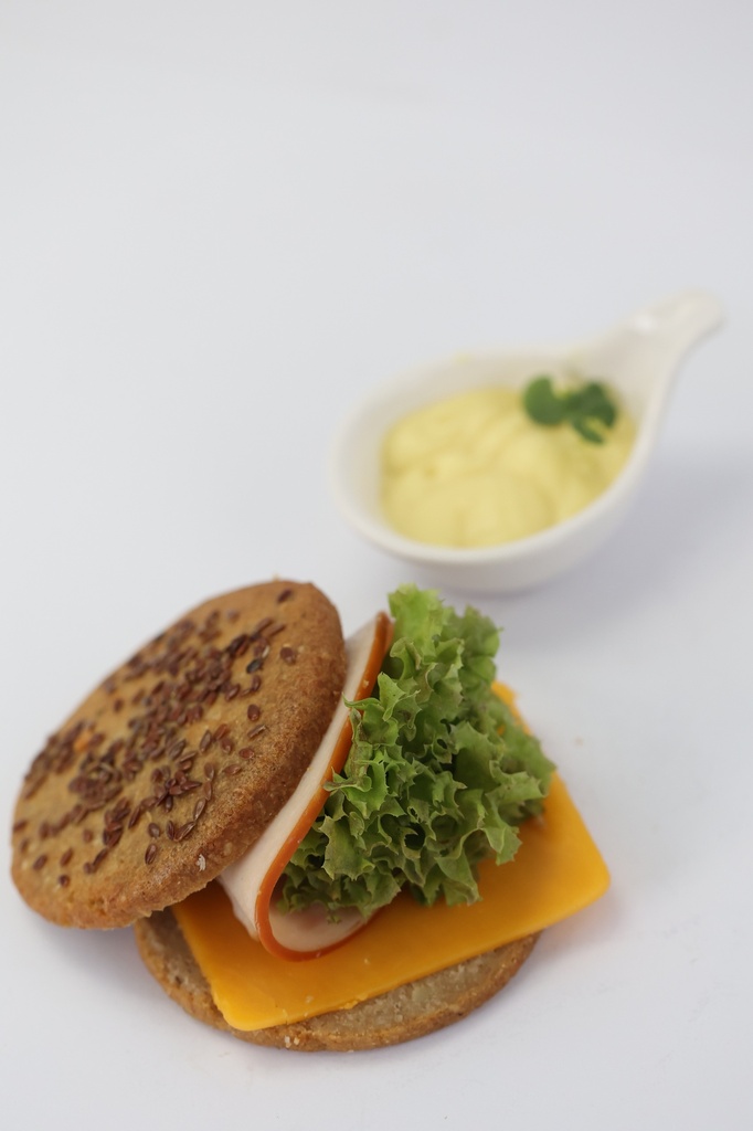Turkey Cheese Brown bun / خبز الجبن مع الديك الرومي   ( Trendy )