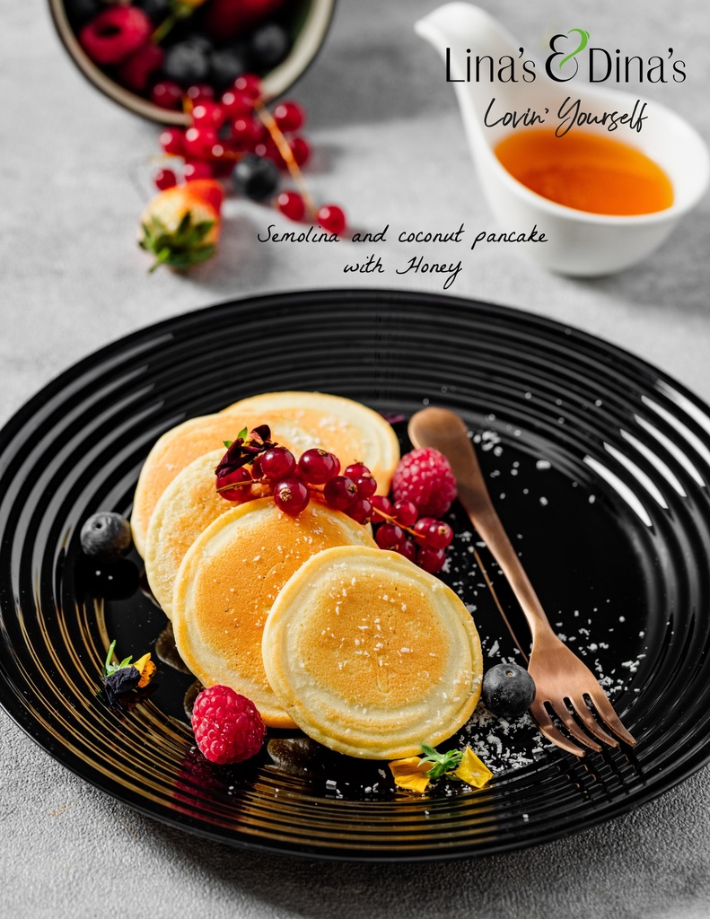 Semolina &amp; coconut pancake with Honey / بان كيك السميد و جوز الهند مع العسل
