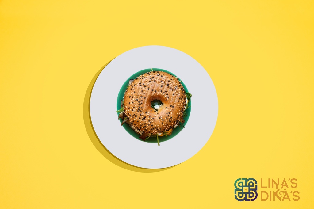 Beetroot Bagels w Sesame &amp; Halloumi  /   بيجلز الشمندر مع السمسم والحلوم