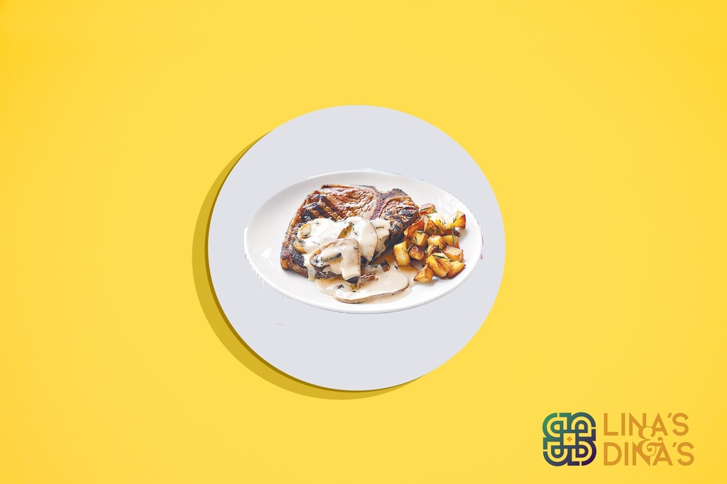 Steak with mushroom and pepper sauce with Roasted Potato / ستيك مع الفطر وصلصة الفلفل مع البطاطا المشوية