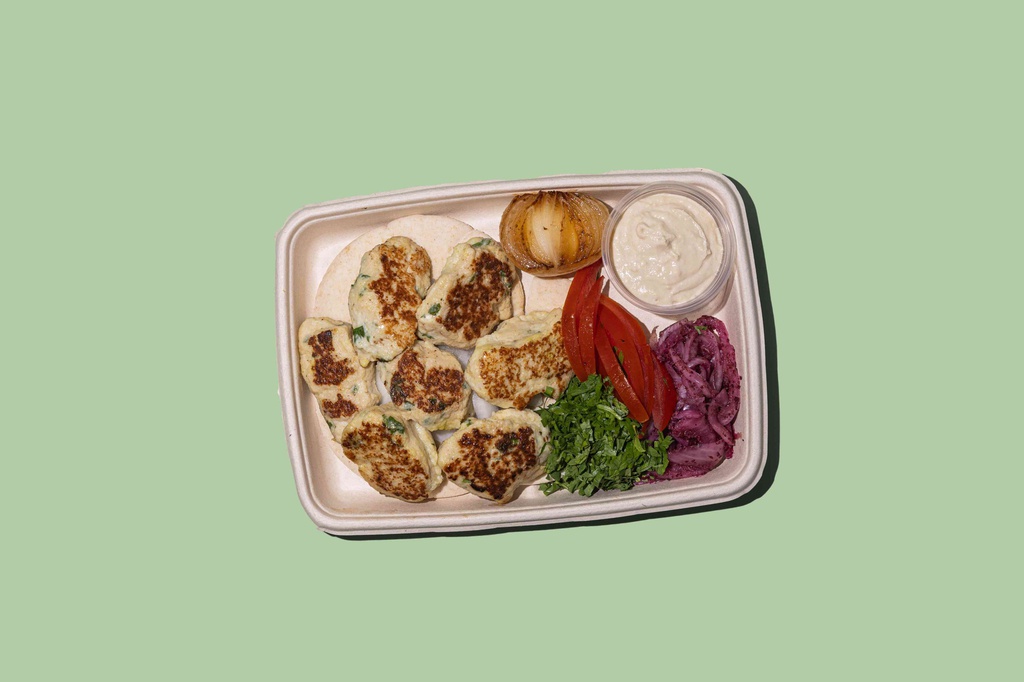Chicken Kabab w Hummus &amp; Bread / كباب دجاج مع حمص و خبز