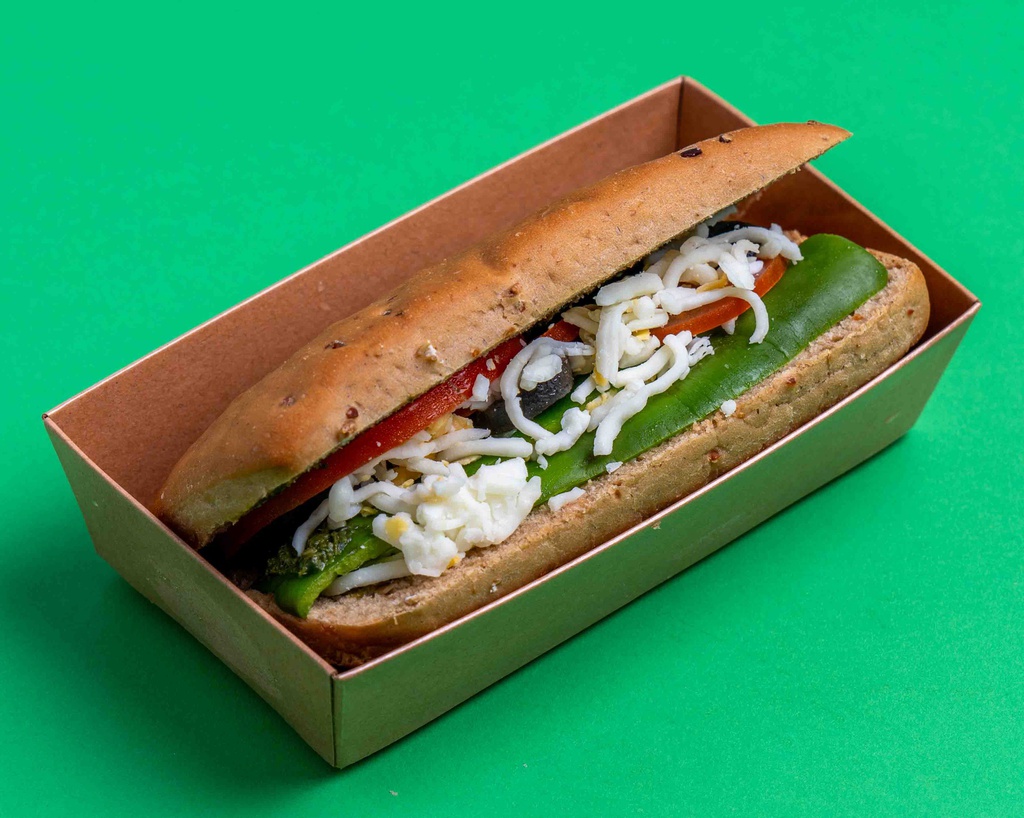 Mozzarella Pesto Sandwich / ساندويتش موزاريلا بيستو