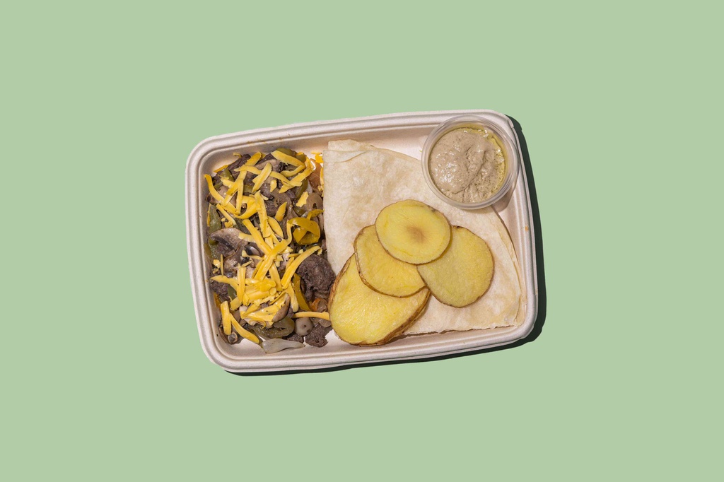 Beef Fajita Wraps w Chips / لفائف فاهيتا لحم البقر مع رقائق البطاطس