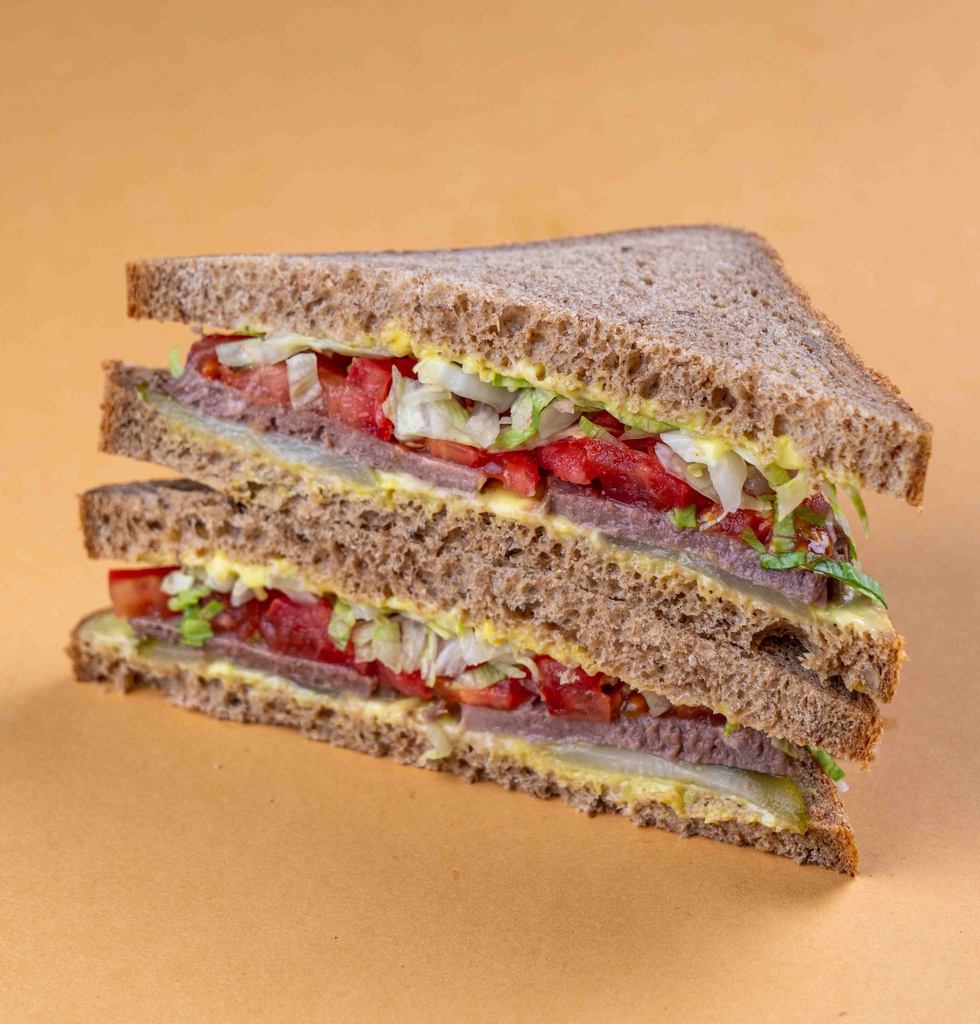 Roast Beef Club Toast / توست نادي لحم البقر المشوي