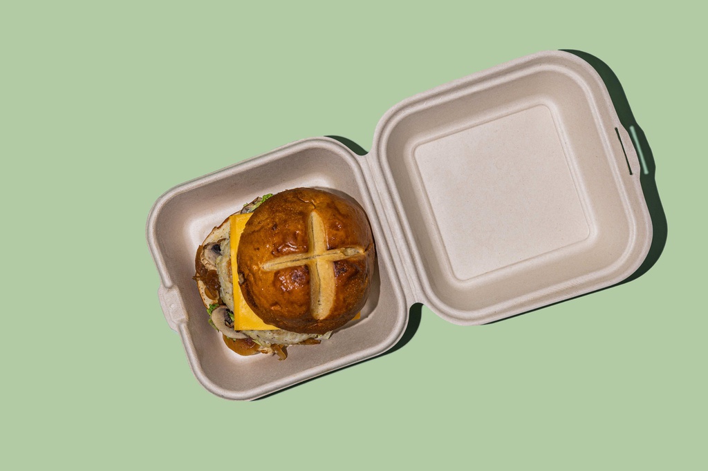 Pretzel Bun Crusted Chicken Burger / برجر الدجاج المقرمش بخبز البريتزل