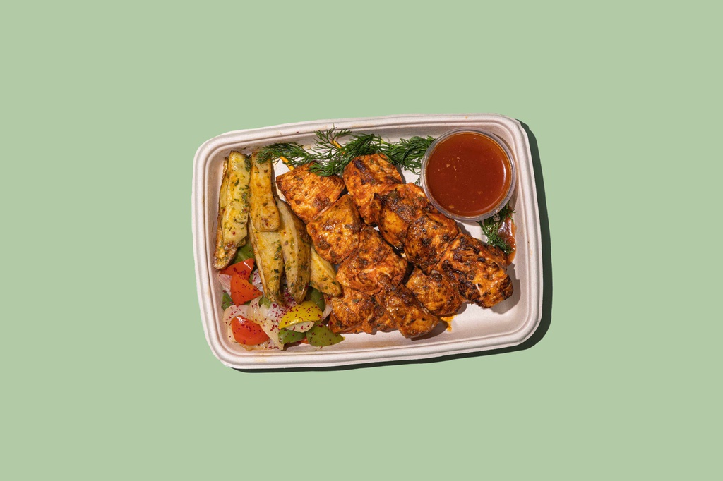 Grilled Chicken Skewers W Tomato Sauce - HP / أسياخ الدجاج المشوي مع صلصة الطماطم