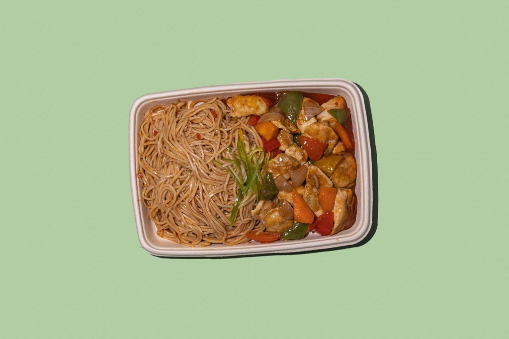 WOW-Sweet &amp; Sour Chicken Noodles / نودلز الدجاج الحلو والحامض