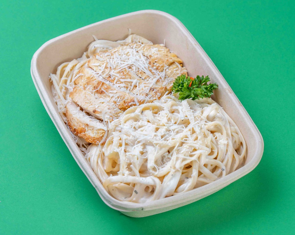 Chicken Pasta w Creamy Sauce (Not Chilli) / باستا الدجاج مع صلصة الكريمة (من دون الفلفل الحار)