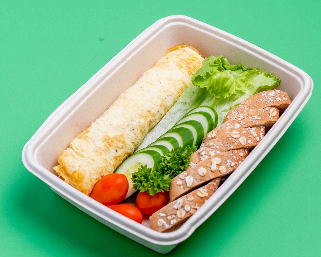 Plain Eggs w Multicereal Bread / بيض سادة مع خبز متعدد الحبوب