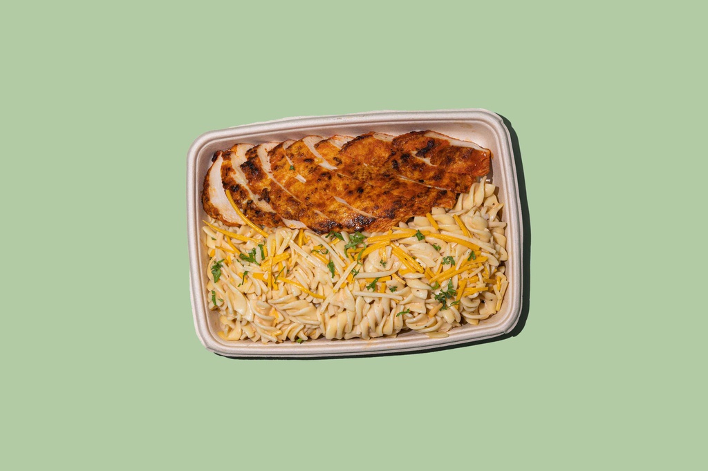 WOW - Three Cheese Pasta w Grilled Chicken / ثلاث معكرونة بالجبن مع دجاج مشوي