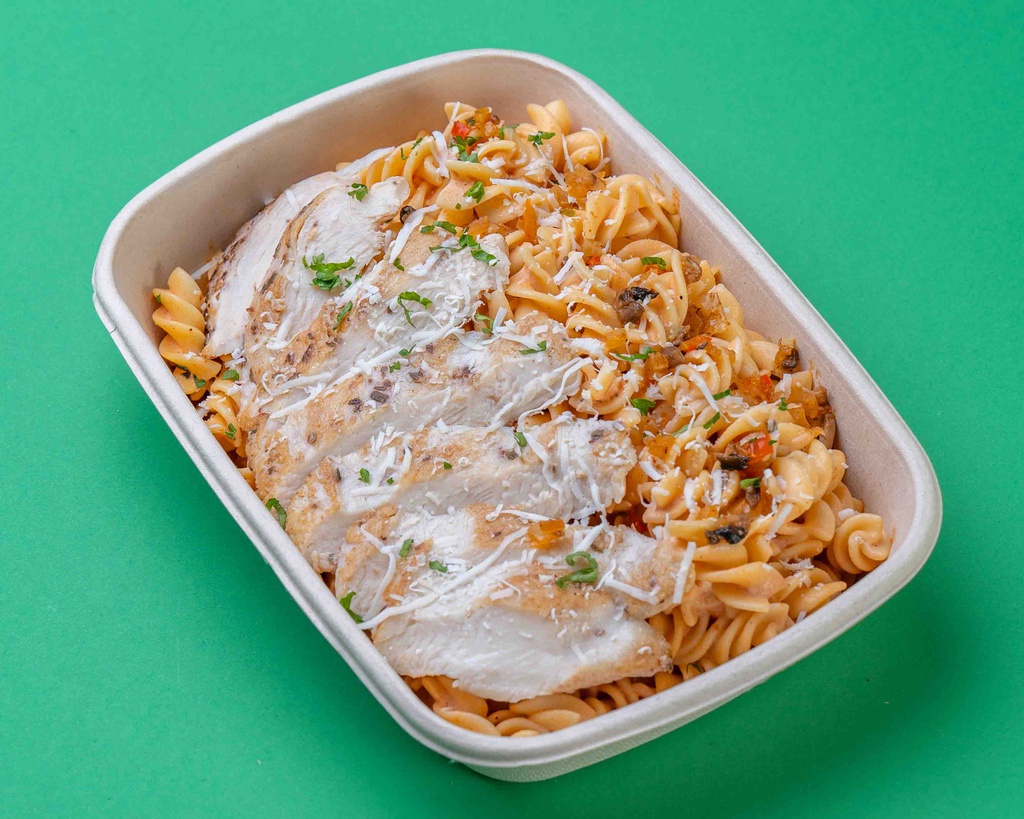 Fussili Pasta w Pink Sauce  &amp; Chicken /فوسيلي باستا مع الصلصة الوردية والدجاج
