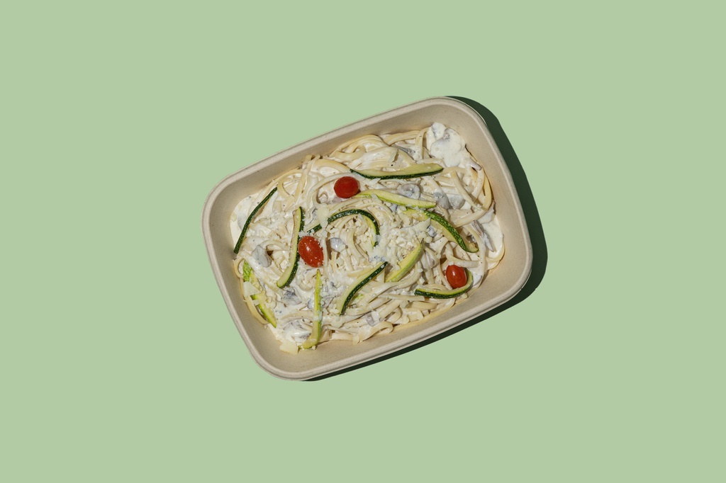 Alfredo Zucchini Pasta (GF + LF) / ألفريدو كوسة المعكرونة