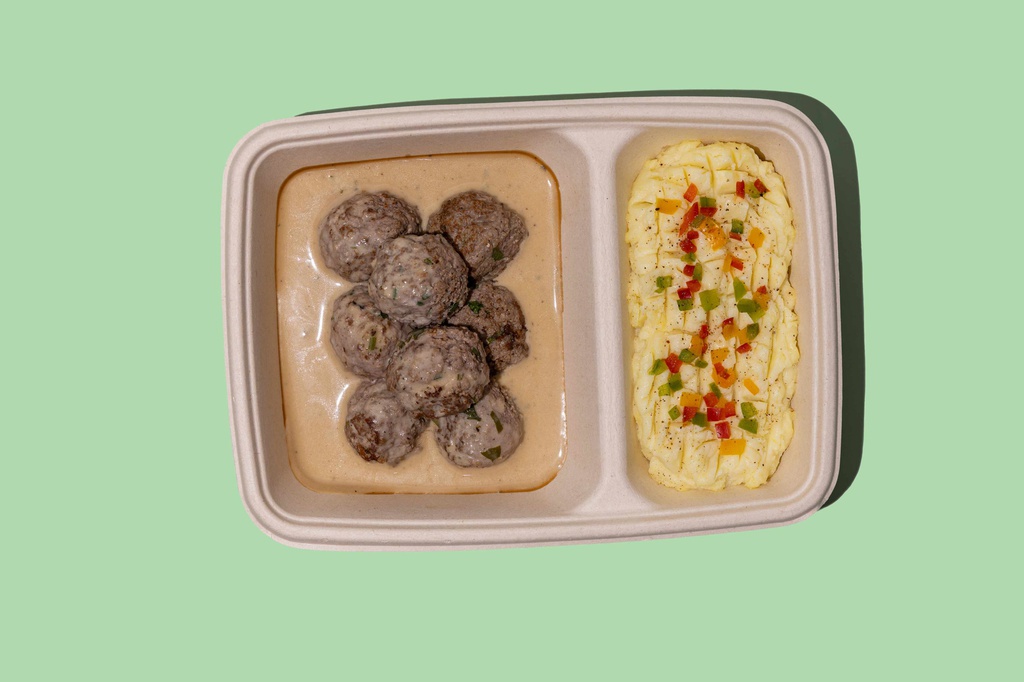Swedish Meat Balls w Mashed Potatoes (GF + LF) / كرات اللحم السويدية مع البطاطس المهروسة