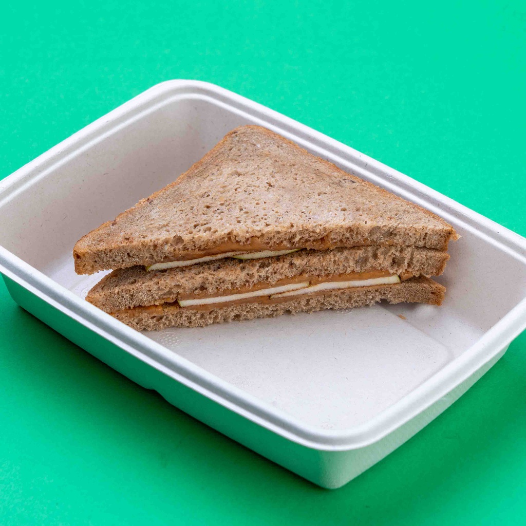 Apple, Almond Butter &amp; Cinnamon Sandwich /ساندويش التفاح وزبدة اللوز والدارسين