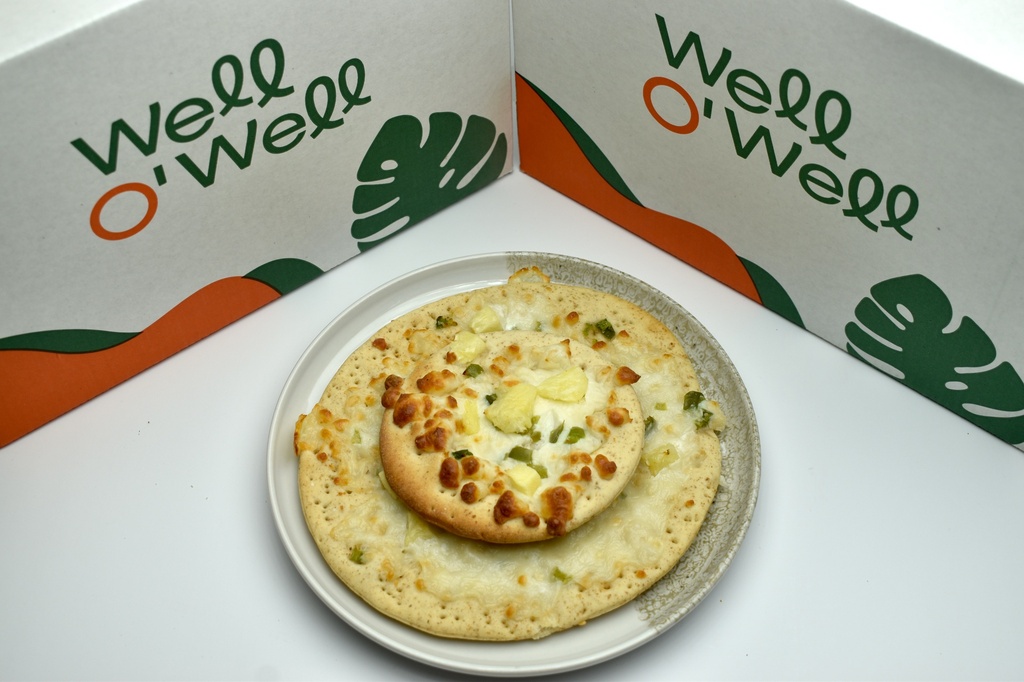 WOW -  Arugula &amp; Pineapple Pizza بيتزا أرجولا مع الجرجير والأناناس