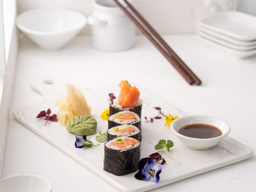 [SAL118] Diwaniya Deluxe Salmon Maki / ماكي السلمون الفاخر (ديوانيه)