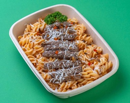 [NM24086-1] Fussili Pasta w Pink Sauce  &amp; Beef /فوسيلي باستا مع الصلصة الوردية واللحم