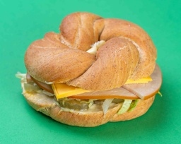 WOW - Bagel w Olives (Turkey &amp; Cheddar) / بايغل مع الزيتون و حبش و شيدر