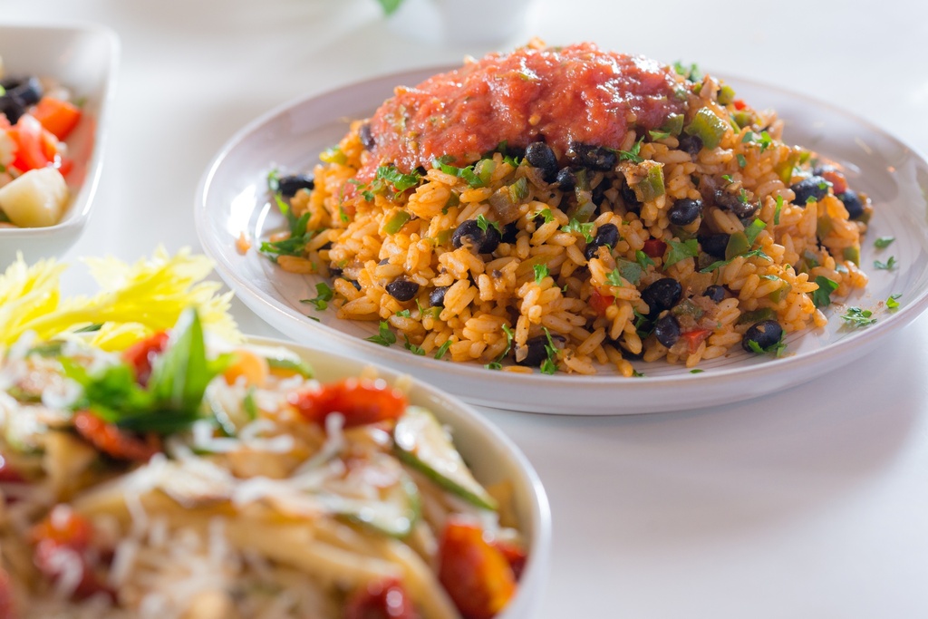 أرز مكسيكي مع الفاصولياء السوداء
