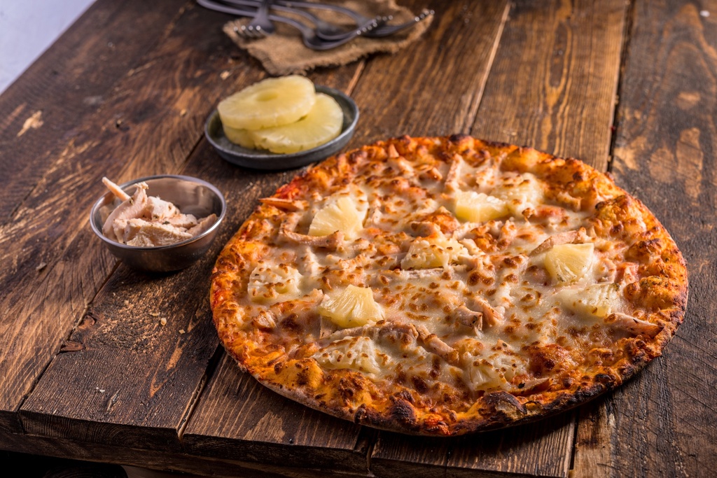 Pizza chicken w Pineapple / بيتزا الدجاج و الأناناس