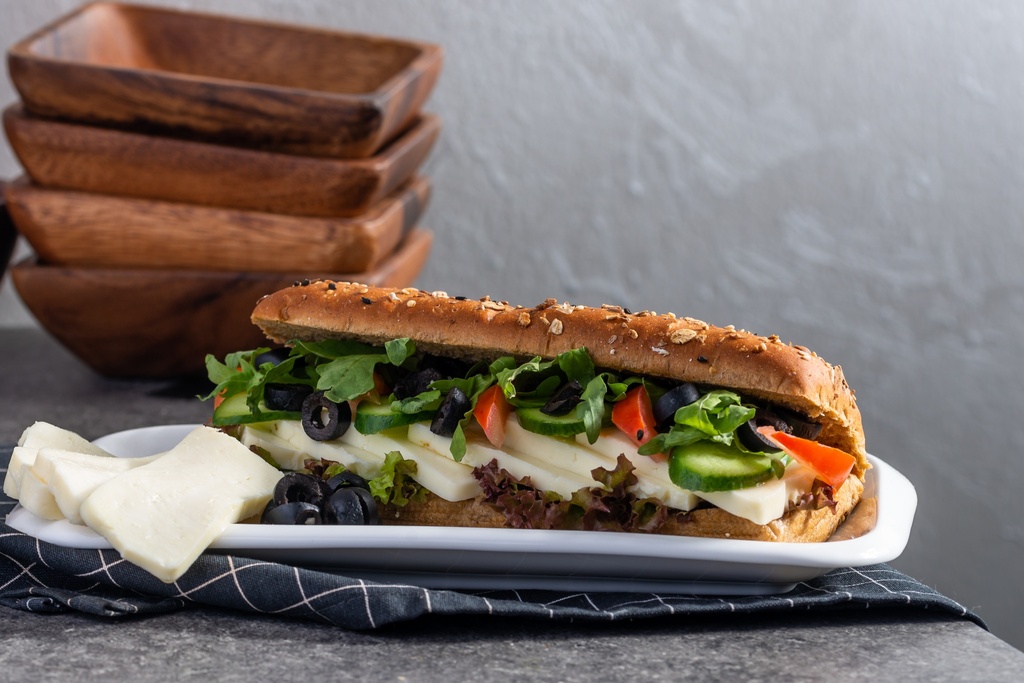 Halloumi Sandwich with fresh zaatar Keto */ ساندوتش حلوم بالزعتر الطازج كيتو *