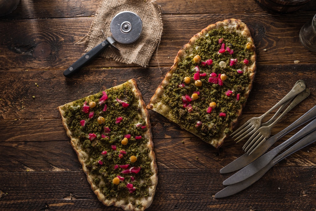 فلافل محشية مع الخبز نباتى