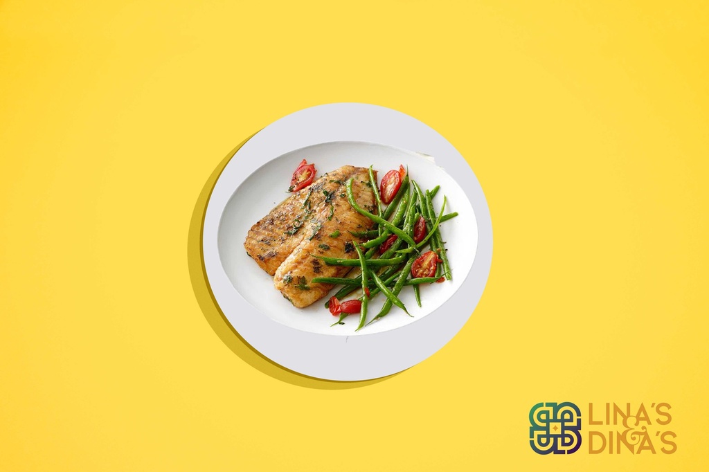 Slow poached White fish with Steamed sauteed vegetable green peas sauce / سمك أبيض مسلوق مع الخضار بصلصة البازلاء