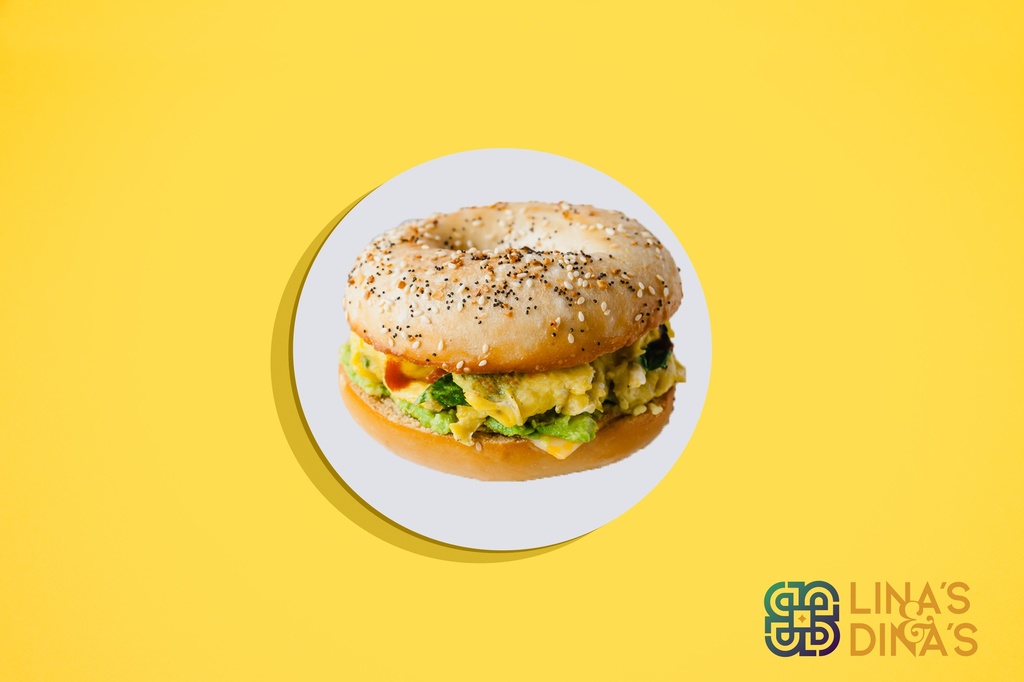 Scrambled egg with cheese in bagel / بيض مخفوق مع جبن