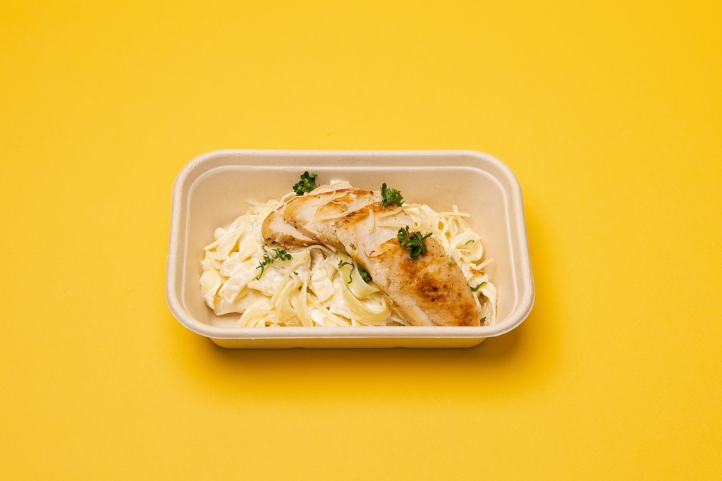 Gratinated Chicken with Tagliatelle  / دجاج مع الجبن المحمص مع تاجلياتيل