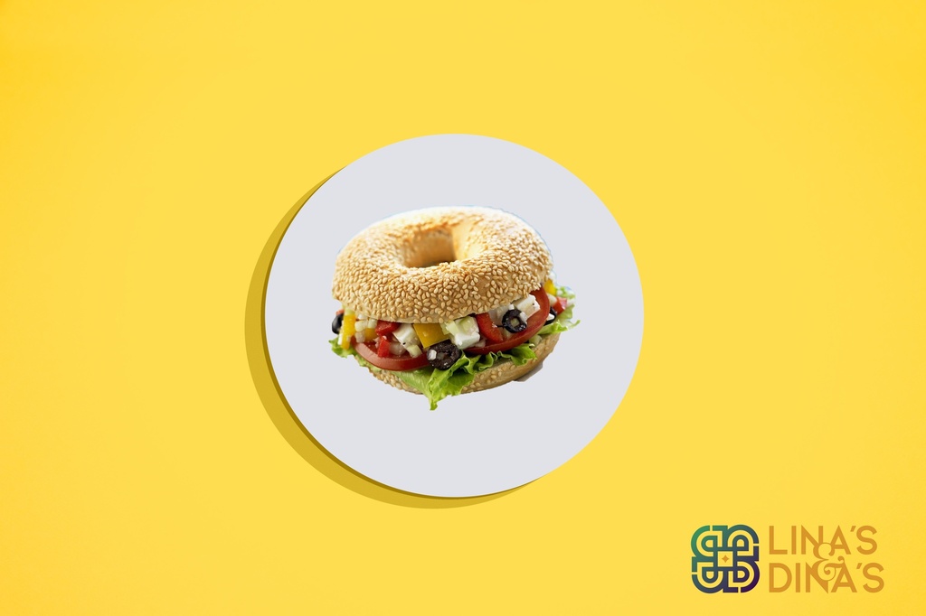 Beetroot Bagel Feta with fresh vegetables / فيتا مع الخضار الطازجة