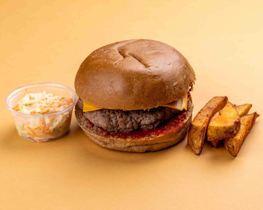 برجر جبنة لبنانية مع كول سلو