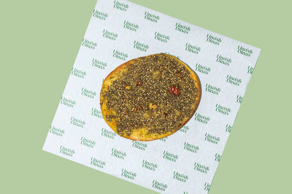 مناقيش زعتر مع طماطم