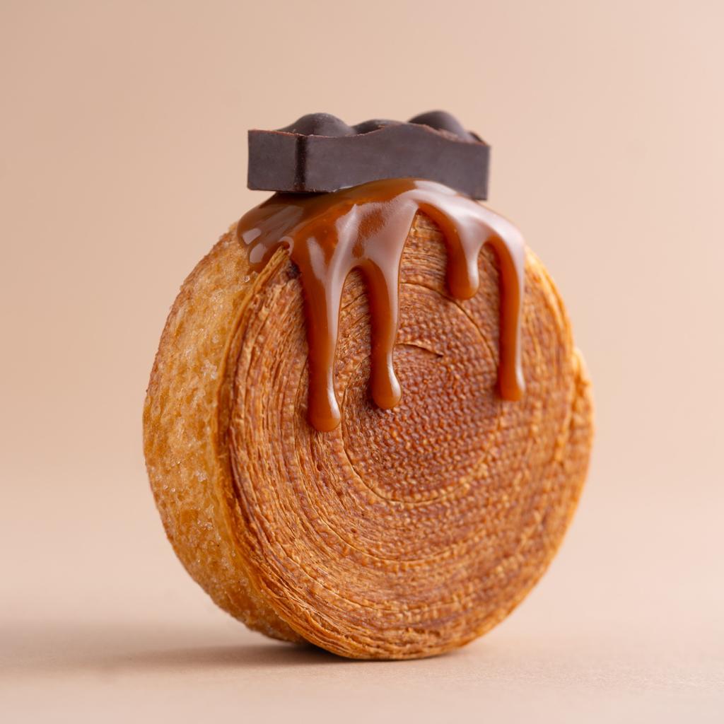 رول كرواسون بالكراميل