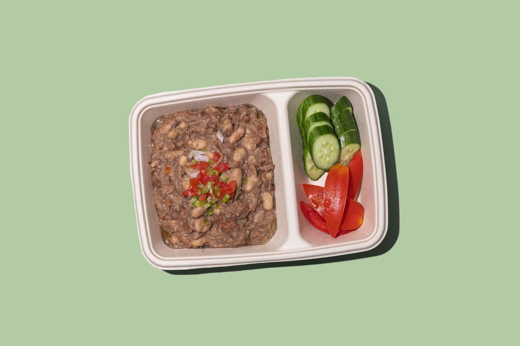 Palestinian Foul  w Sourdough Crackers / فول فلسطيني مع بسكويت العجين المخمر