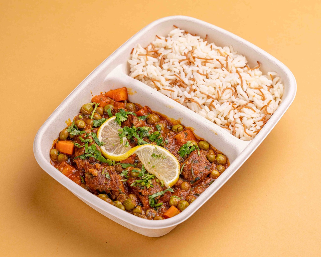 بيني البازلاء الخضراء مع صلصة الطماطم