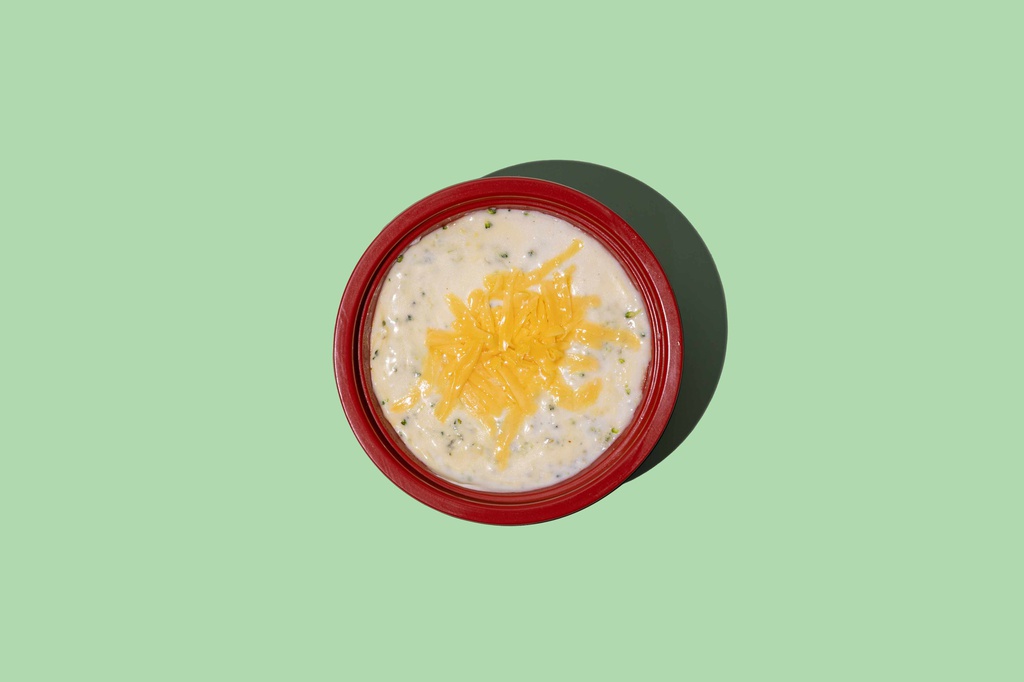 شوربة البروكلي مع جبنة الشيدر