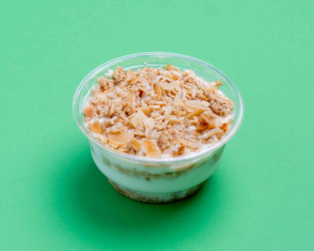 مزيج الجرانولا مع الزبادي المنكه