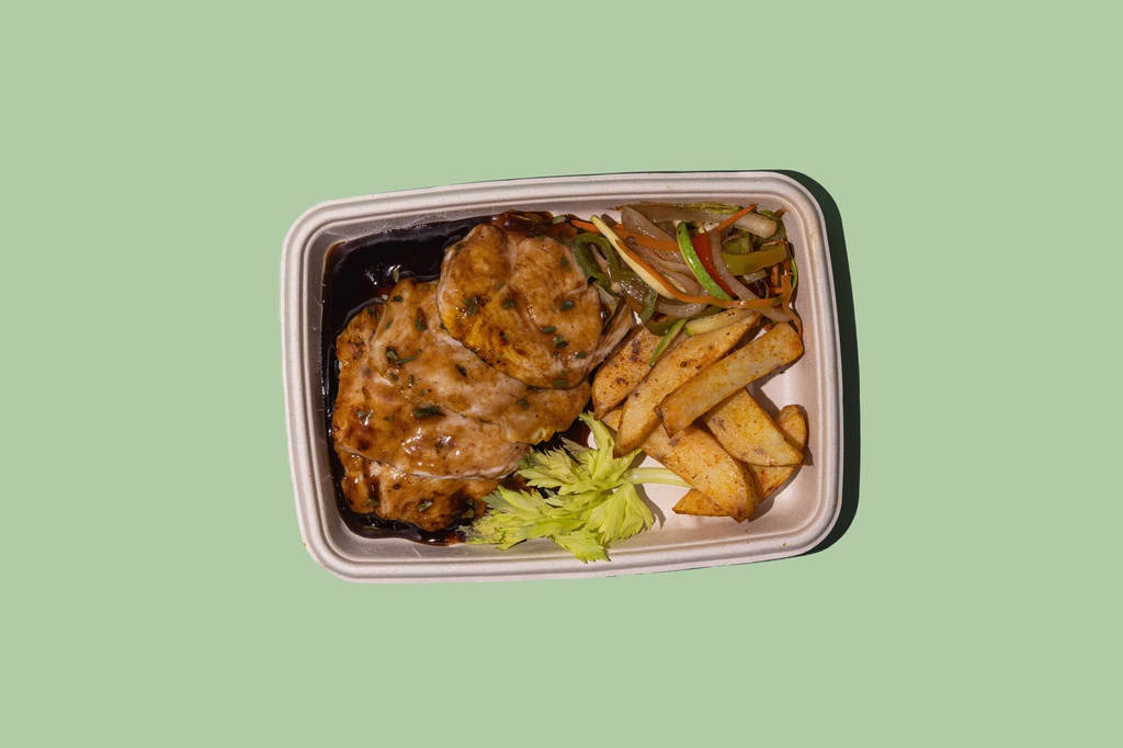 دجاج باربيكيو مع بطاطا مشوية