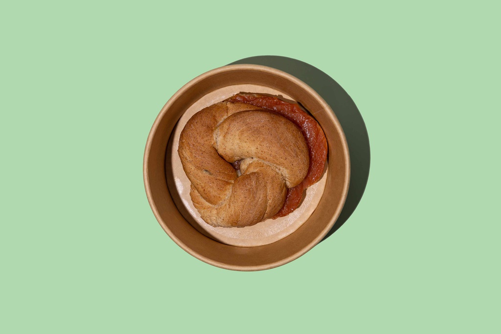 بيجل مع زبدة الفول السوداني والمربى