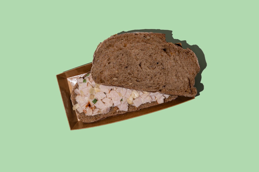 Cashew Turkey Sandwich (LF) /ساندويش ديك رومي مع الكاجو
