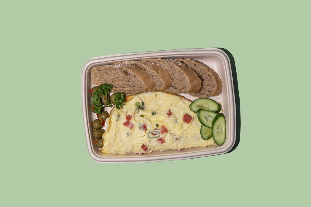 أومليت بالبصل والطماطم