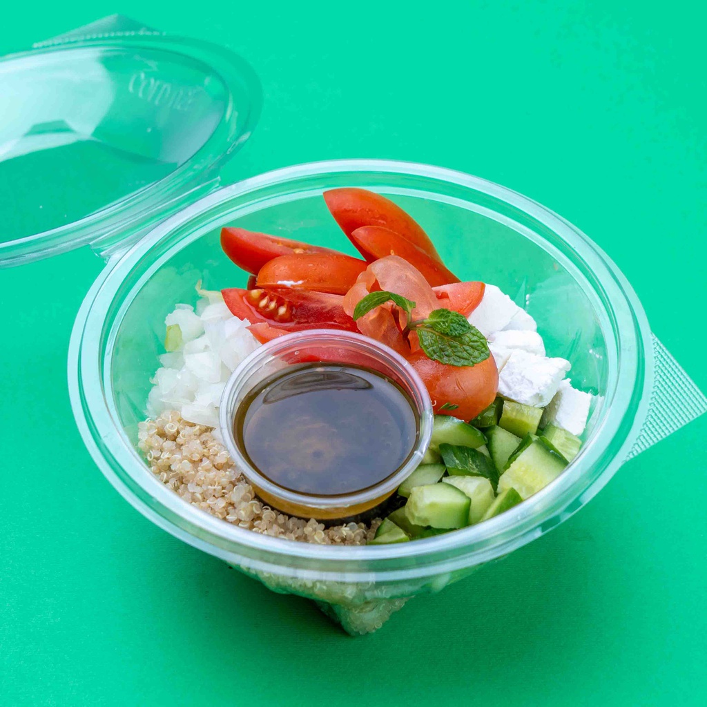 سلطة يونانية مع الكينوا 