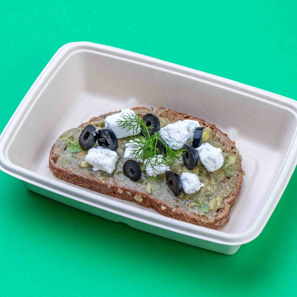 توست مع جبنة الفيتا والافوكادو